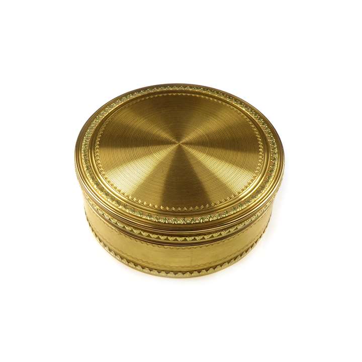 Louis XVI two-coloured gold circular box